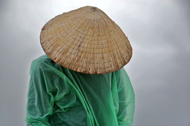 Le pêcheur d'Hoi An, sur la mer de Chine00202