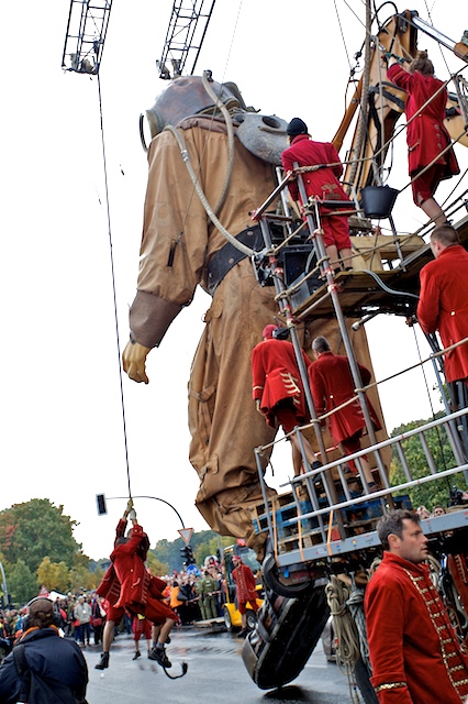 Arrivée du grand géant 00308