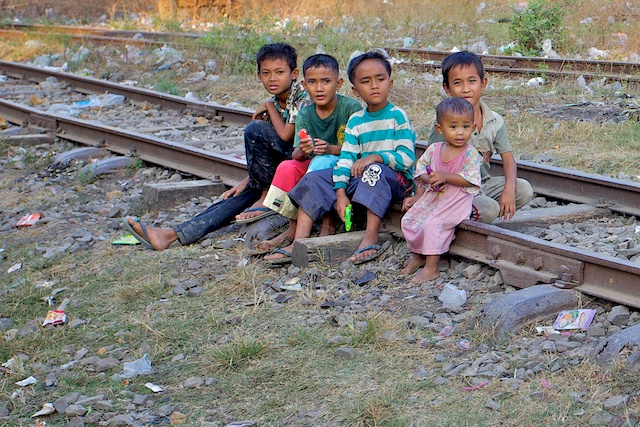 La bande de la gare 00441