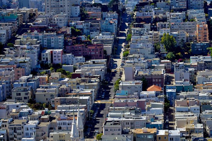 Des blocs et des rues au cordeau